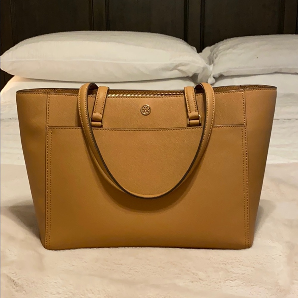 Tory Burch Tan Robinson Leather Tote!